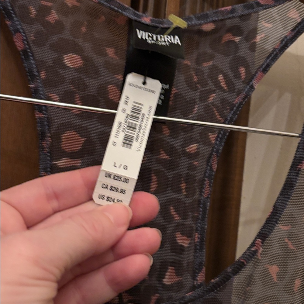 NWT Victoria Sport Sheer Tank!  Size LG - Picture 4 of 6